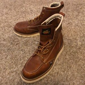 Brown, 10.5D Thorogood moc toe work-boots